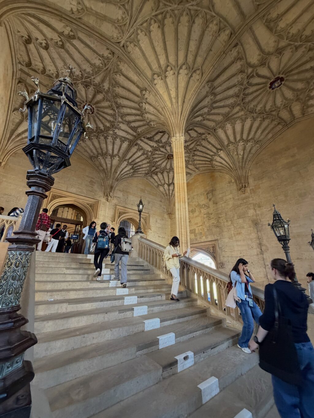 Oxford á skilið smá myndaspamm 🥰 fórum í dagsferð til Oxford frá London. Oxford heillaði okkur enda margt að sjá og gera. Mæli með dagsferð þangað, tekur ekki nema rétt um klukkutíma frá Paddington lestarstöðinni.