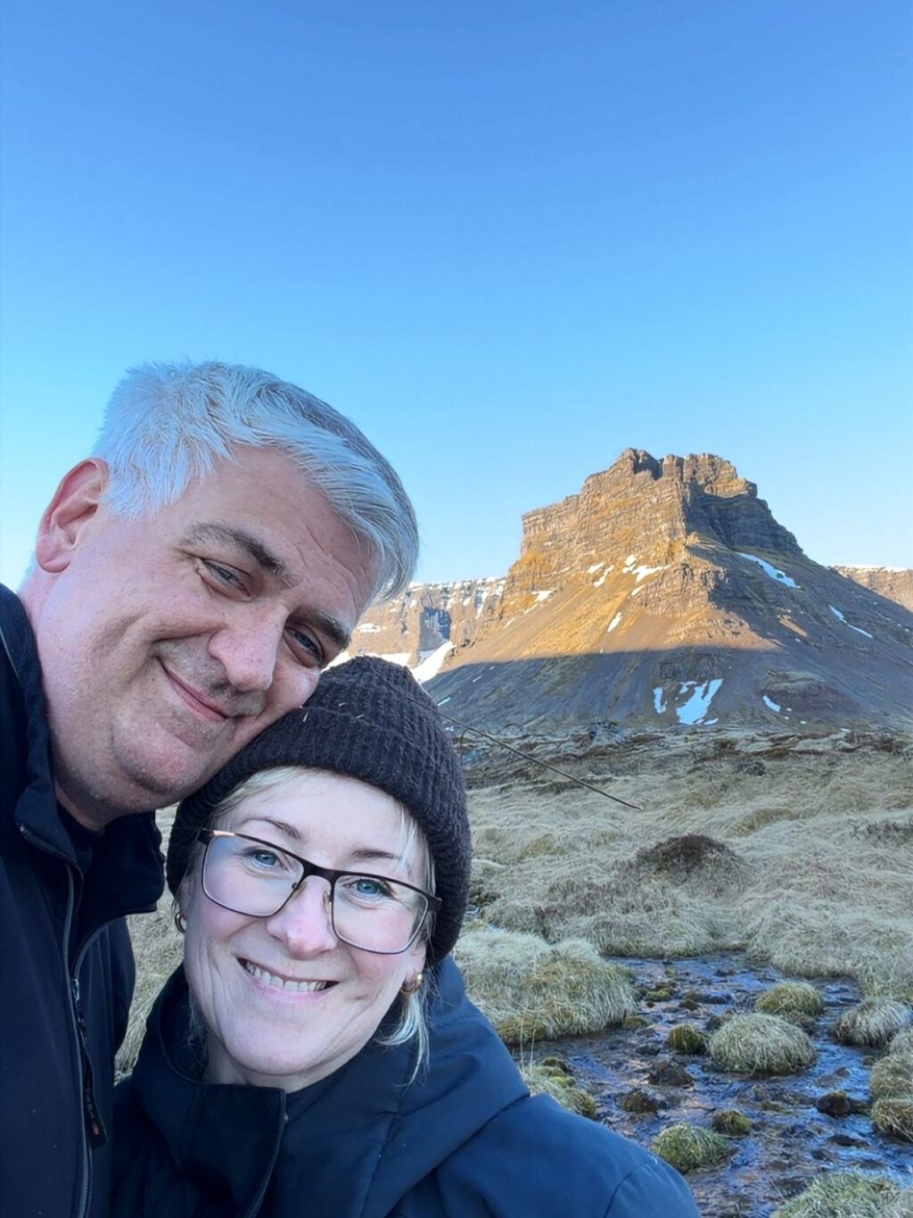 Dalurinn tók vel á móti okkur í þessari fyrstu ferð sumarsins. Gróðurinn aðeins seinni til en á sama tíma og í fyrra en veðrið var dásamlegt. Alltaf gott að komast vestur, klappa trjám, hlusta à fuglana og sjóinn. Og anda ☺️

#vestfirðir 
#keldudalur 
#weekendgetaway☀️