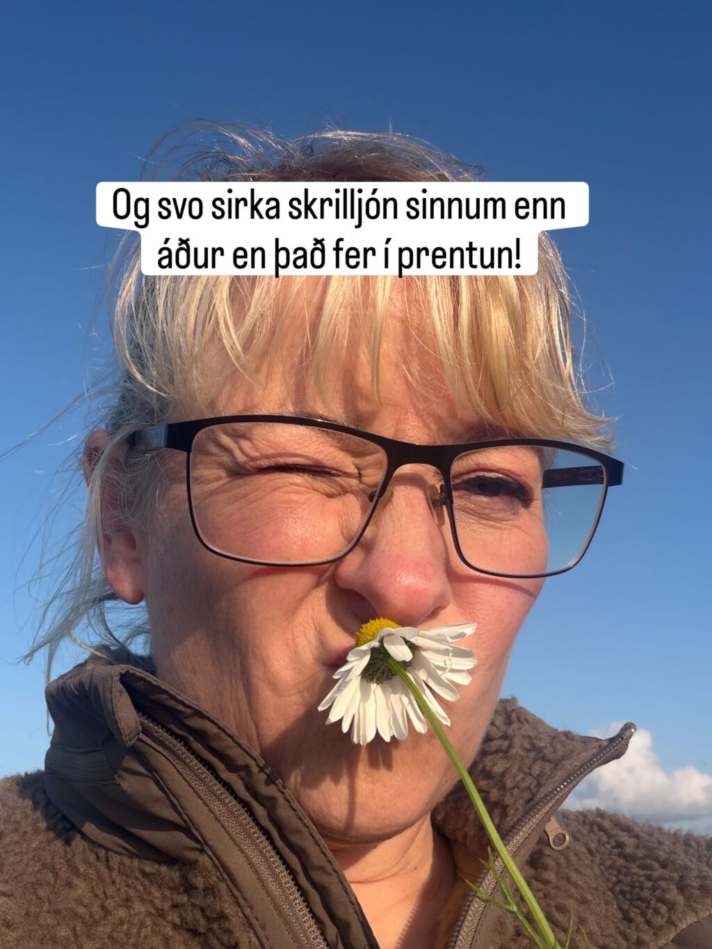 Mjög svo fagleg ráð fyrir ykkur sem eru að hugsa um, eða í startholunum, að skrifa bók 🤓 

Númer eitt að hafa gaman af þessi og ekki verra að skella nokkrum sinnum upp úr yfir eigin skrifum (já líka þó þið séuð að skrifa svæsna glæpasögu 🥴). Þegar allri yfirferð er lokið eruð þið sennilega komin með upp í kok af sögunni. Og jú sennilega er gott ef ritstjórinn ykkar hefur gaman af sögunni … þeir þurfa líka að lesa þó nokkrum sinnum yfir 🤓

Endilega fylgið mér fyrir fleiri brilljant ráð 🤗 á það til að henda í húsráð líka 🤪

#authorlife 
#rithöfundalífið 
#authoradvice 
#ókeypisráðgjöf