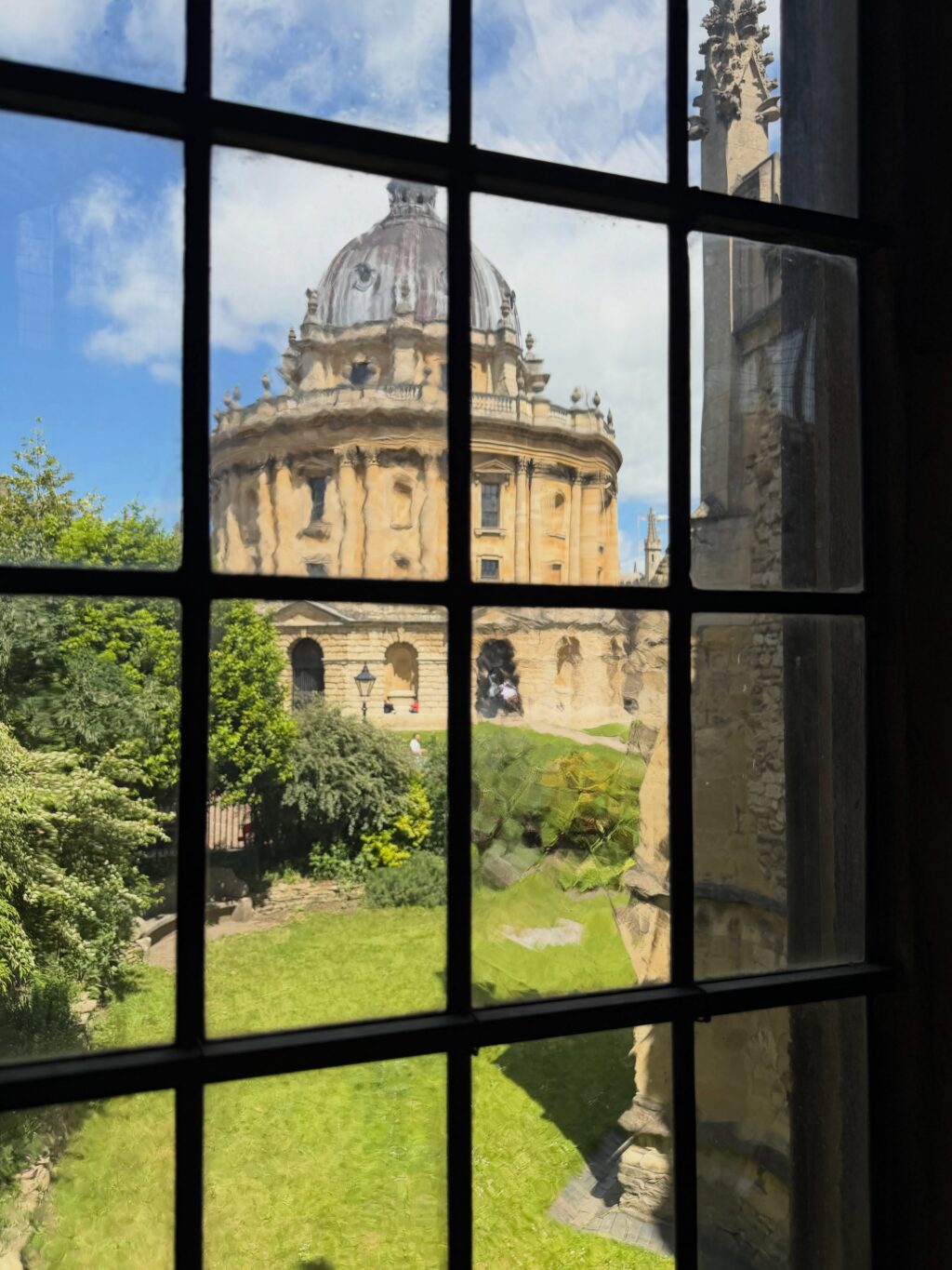 Oxford á skilið smá myndaspamm 🥰 fórum í dagsferð til Oxford frá London. Oxford heillaði okkur enda margt að sjá og gera. Mæli með dagsferð þangað, tekur ekki nema rétt um klukkutíma frá Paddington lestarstöðinni.