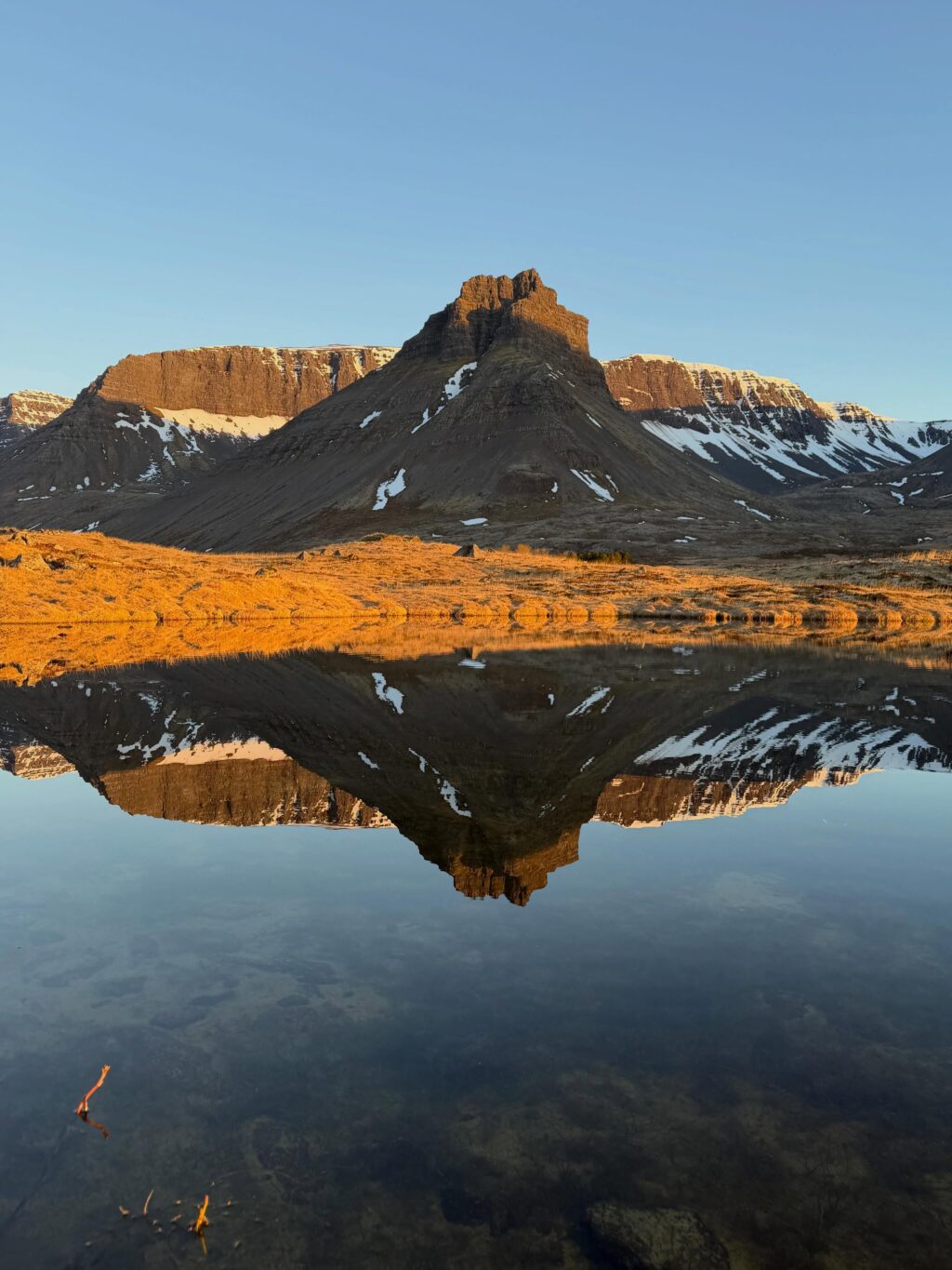 Dalurinn tók vel á móti okkur í þessari fyrstu ferð sumarsins. Gróðurinn aðeins seinni til en á sama tíma og í fyrra en veðrið var dásamlegt. Alltaf gott að komast vestur, klappa trjám, hlusta à fuglana og sjóinn. Og anda ☺️

#vestfirðir 
#keldudalur 
#weekendgetaway☀️