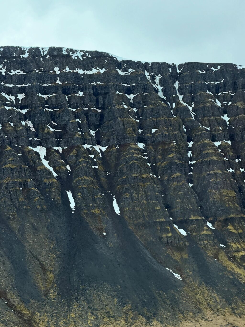 Dalurinn tók vel á móti okkur í þessari fyrstu ferð sumarsins. Gróðurinn aðeins seinni til en á sama tíma og í fyrra en veðrið var dásamlegt. Alltaf gott að komast vestur, klappa trjám, hlusta à fuglana og sjóinn. Og anda ☺️

#vestfirðir 
#keldudalur 
#weekendgetaway☀️