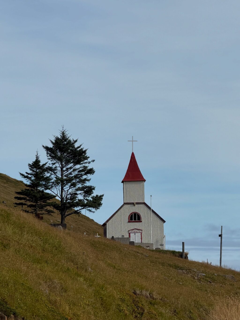 Vikuferð í Mjóafjörð í frábærum félagsskap þar sem við nærðum andann, borðuðum góðan mat, nutum fallegrar náttúru og huguðum að næstu bókum. Jú og svo vorum við með upplestur í Sólbrekku eftir messu og messukaffi í Mjóafjarðarkirkju. Þar lásum við upp úr bókunum okkar sem fara að detta í hillurnar hvað úr hverju 🤓 

Mæli með að þið fylgist með skáldkonunum @asamarinwriter og @bennyisleifs 💕