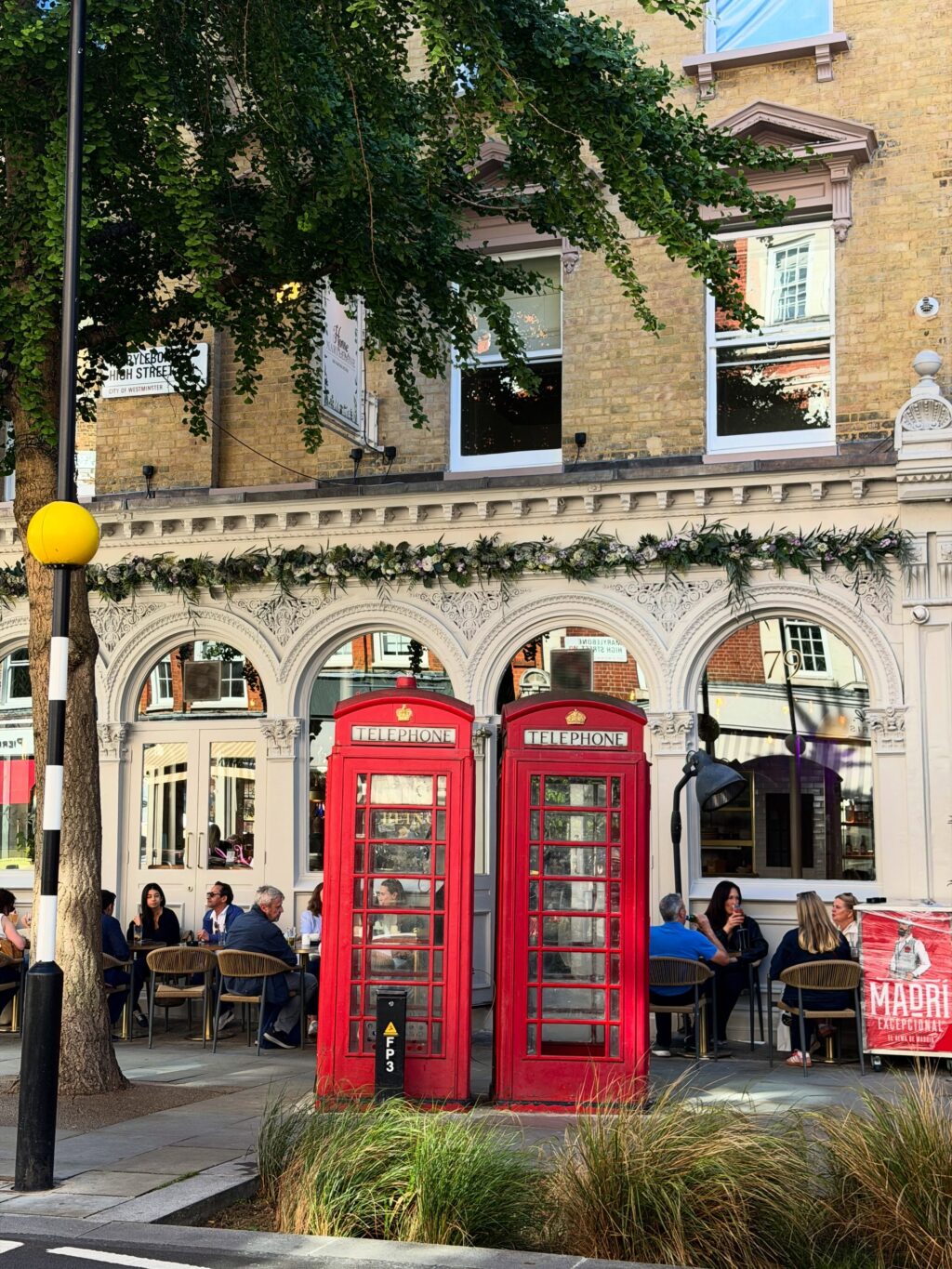 Helgarferð til London sem var plönuð með árs fyrirvara- mjög ólíkt okkur en tilefnið var að fara í Royal Albert Hall að sjá Ministry of Sound og London Concert Orchestra. Geggjað kvöld - mæli með! 

Annars bara næsheit, London alltaf fín; röltum um, borðuðum góðan mat, fengum okkur afternoon te á Candella, klöppuðum trjám (ég) kíktum í búðir … aðallega bókabúðir. Og rúsínan í pylsuendanum var dagsferð til Oxford 🇬🇧📚🌳

@addinnsig
