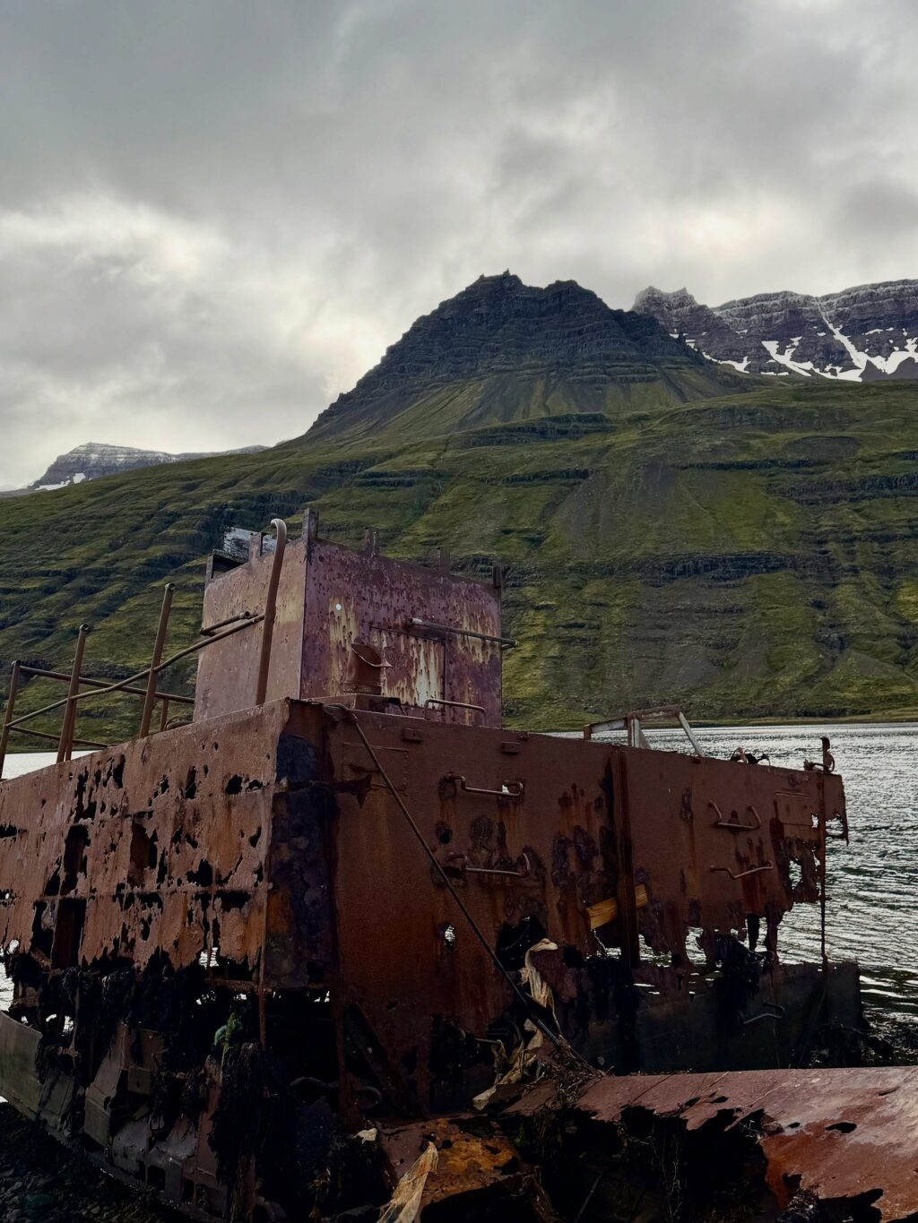 Vikuferð í Mjóafjörð í frábærum félagsskap þar sem við nærðum andann, borðuðum góðan mat, nutum fallegrar náttúru og huguðum að næstu bókum. Jú og svo vorum við með upplestur í Sólbrekku eftir messu og messukaffi í Mjóafjarðarkirkju. Þar lásum við upp úr bókunum okkar sem fara að detta í hillurnar hvað úr hverju 🤓 

Mæli með að þið fylgist með skáldkonunum @asamarinwriter og @bennyisleifs 💕