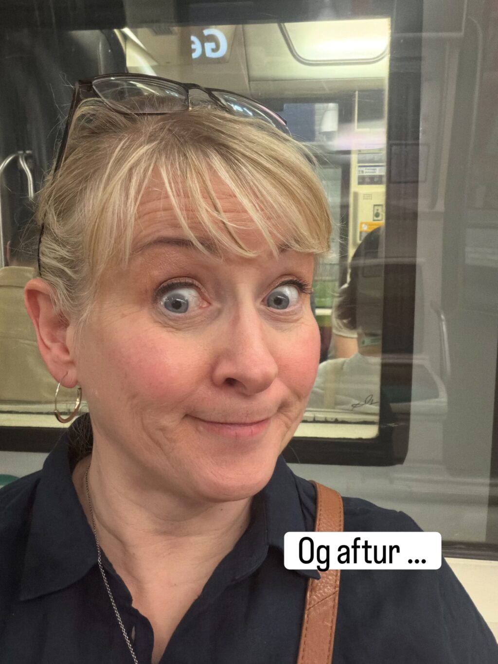 Mjög svo fagleg ráð fyrir ykkur sem eru að hugsa um, eða í startholunum, að skrifa bók 🤓 

Númer eitt að hafa gaman af þessi og ekki verra að skella nokkrum sinnum upp úr yfir eigin skrifum (já líka þó þið séuð að skrifa svæsna glæpasögu 🥴). Þegar allri yfirferð er lokið eruð þið sennilega komin með upp í kok af sögunni. Og jú sennilega er gott ef ritstjórinn ykkar hefur gaman af sögunni … þeir þurfa líka að lesa þó nokkrum sinnum yfir 🤓

Endilega fylgið mér fyrir fleiri brilljant ráð 🤗 á það til að henda í húsráð líka 🤪

#authorlife 
#rithöfundalífið 
#authoradvice 
#ókeypisráðgjöf