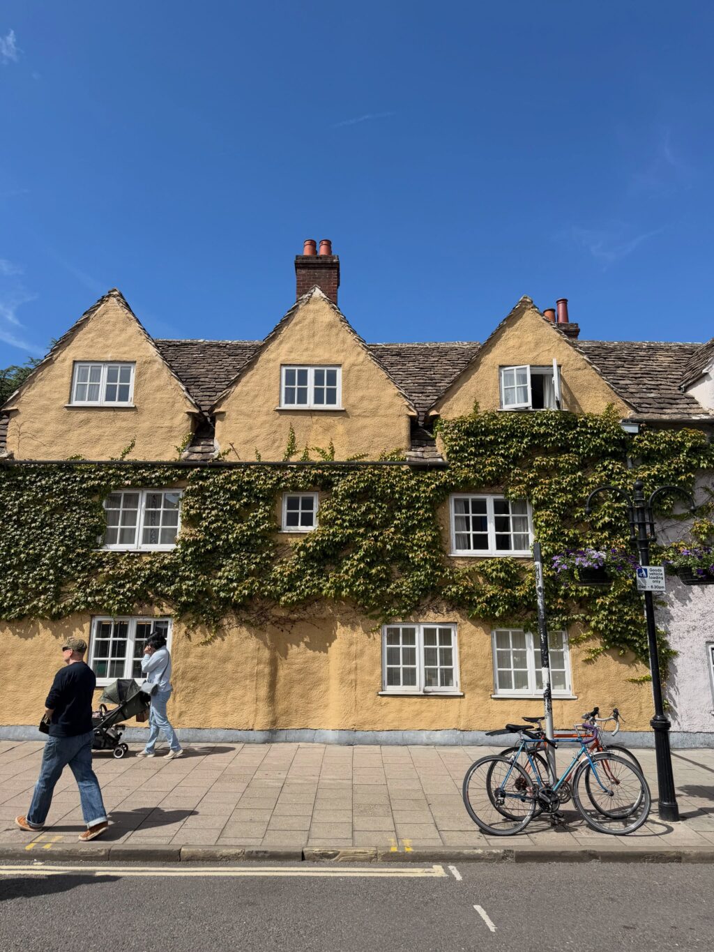 Oxford á skilið smá myndaspamm 🥰 fórum í dagsferð til Oxford frá London. Oxford heillaði okkur enda margt að sjá og gera. Mæli með dagsferð þangað, tekur ekki nema rétt um klukkutíma frá Paddington lestarstöðinni.