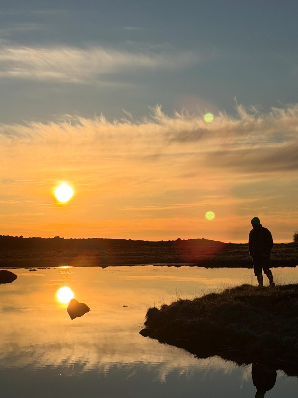 Dalurinn tók vel á móti okkur í þessari fyrstu ferð sumarsins. Gróðurinn aðeins seinni til en á sama tíma og í fyrra en veðrið var dásamlegt. Alltaf gott að komast vestur, klappa trjám, hlusta à fuglana og sjóinn. Og anda ☺️

#vestfirðir 
#keldudalur 
#weekendgetaway☀️