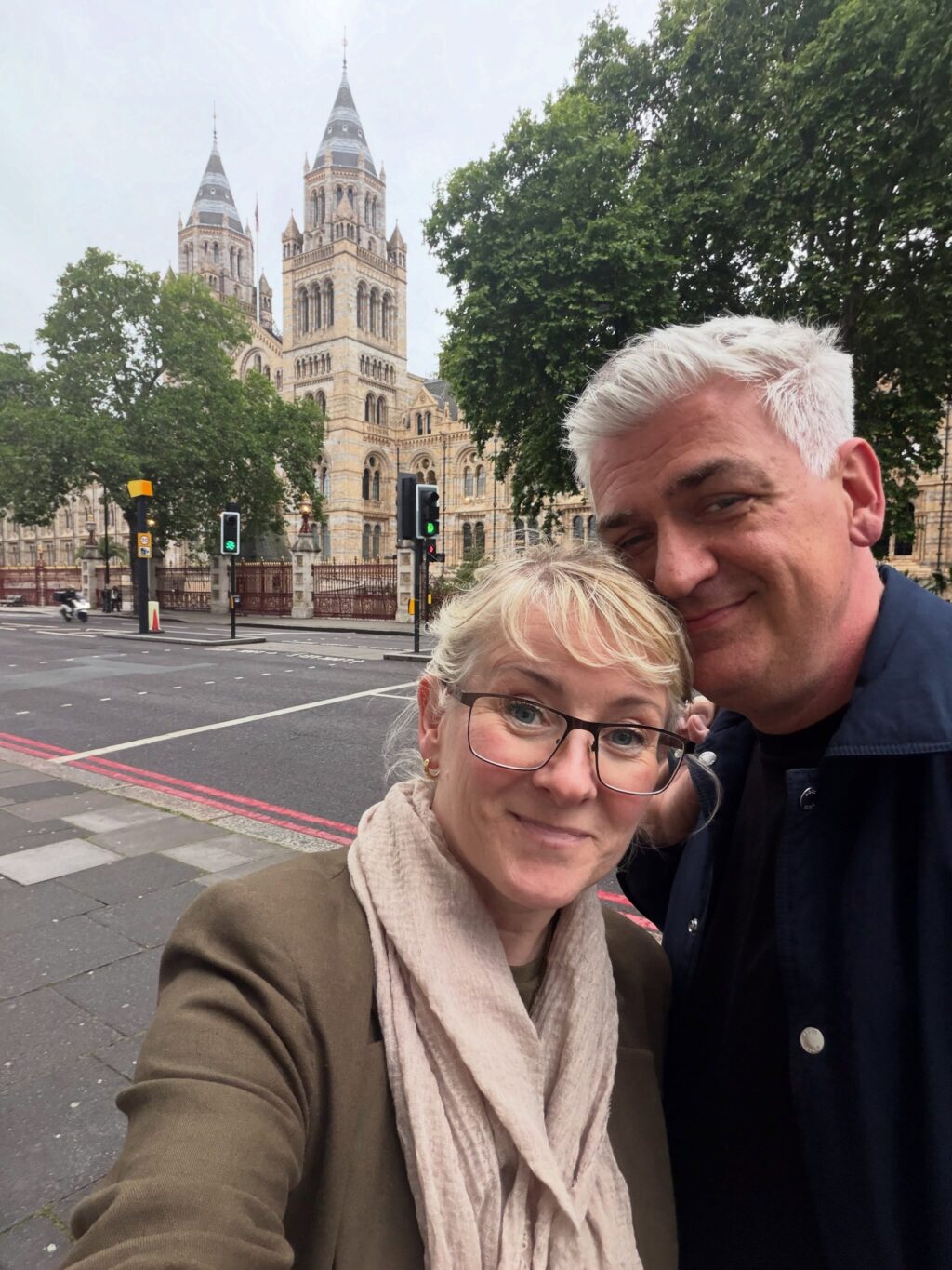 Helgarferð til London sem var plönuð með árs fyrirvara- mjög ólíkt okkur en tilefnið var að fara í Royal Albert Hall að sjá Ministry of Sound og London Concert Orchestra. Geggjað kvöld - mæli með! 

Annars bara næsheit, London alltaf fín; röltum um, borðuðum góðan mat, fengum okkur afternoon te á Candella, klöppuðum trjám (ég) kíktum í búðir … aðallega bókabúðir. Og rúsínan í pylsuendanum var dagsferð til Oxford 🇬🇧📚🌳

@addinnsig