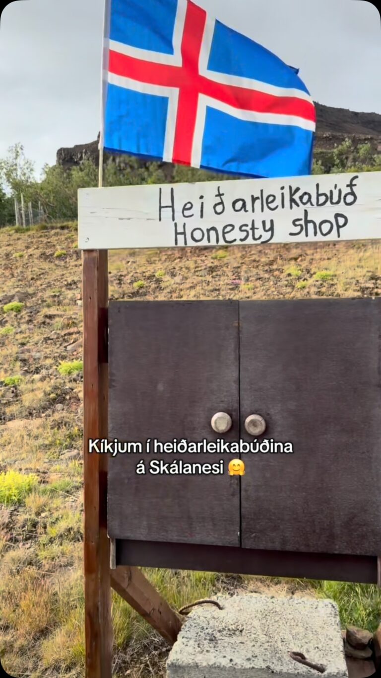 Ég ❤️ heiðarleikabúðir 😋

#vestfirðir 
#honestyshop 
#travellinginiceland
