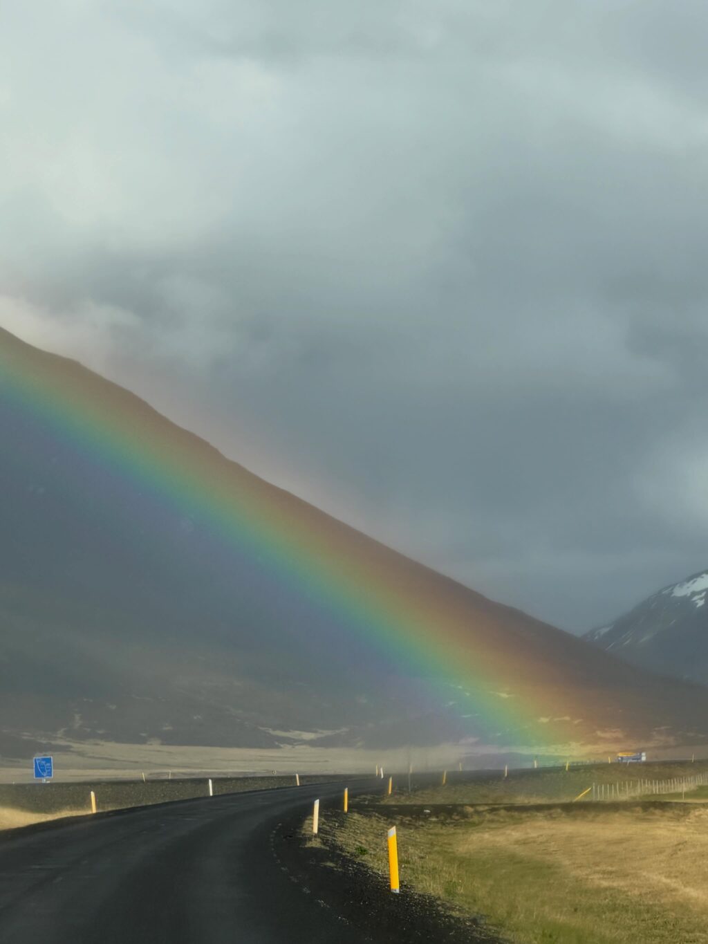 Dalurinn tók vel á móti okkur í þessari fyrstu ferð sumarsins. Gróðurinn aðeins seinni til en á sama tíma og í fyrra en veðrið var dásamlegt. Alltaf gott að komast vestur, klappa trjám, hlusta à fuglana og sjóinn. Og anda ☺️

#vestfirðir 
#keldudalur 
#weekendgetaway☀️
